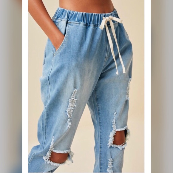 <LAST>Distressed Ripped Street Style Jeans - Picture 4 of 8